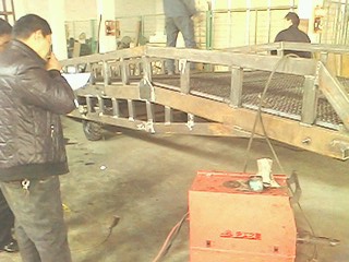 正在制造中的车桥