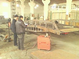 正在制造中的车桥